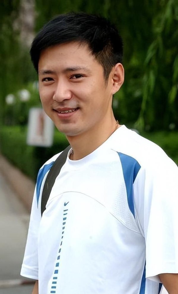 晟红网 高鑫演尔豪爆红拿金钟奖，几年后为爱隐退，他选择对了没？